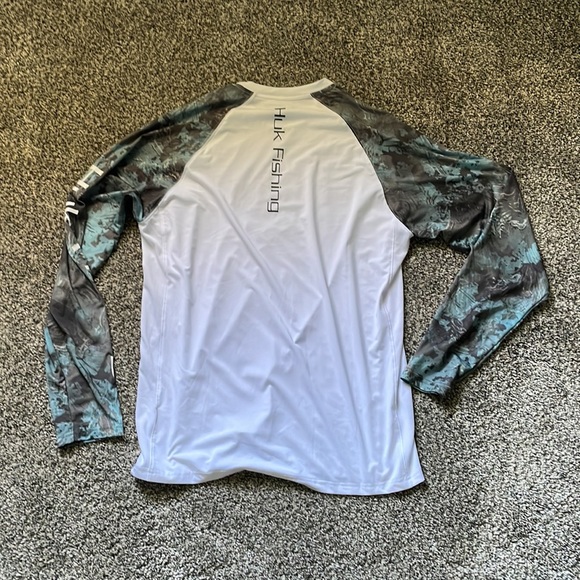 L Huk Performance Fishing Long sleeve - Picture 2 of 2